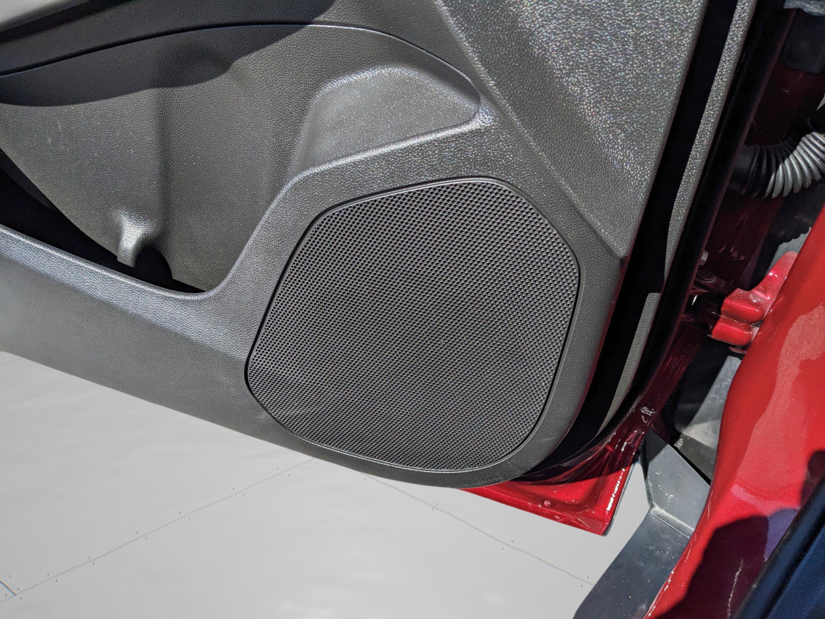 Used 2024 Chevrolet Trax RS image 41