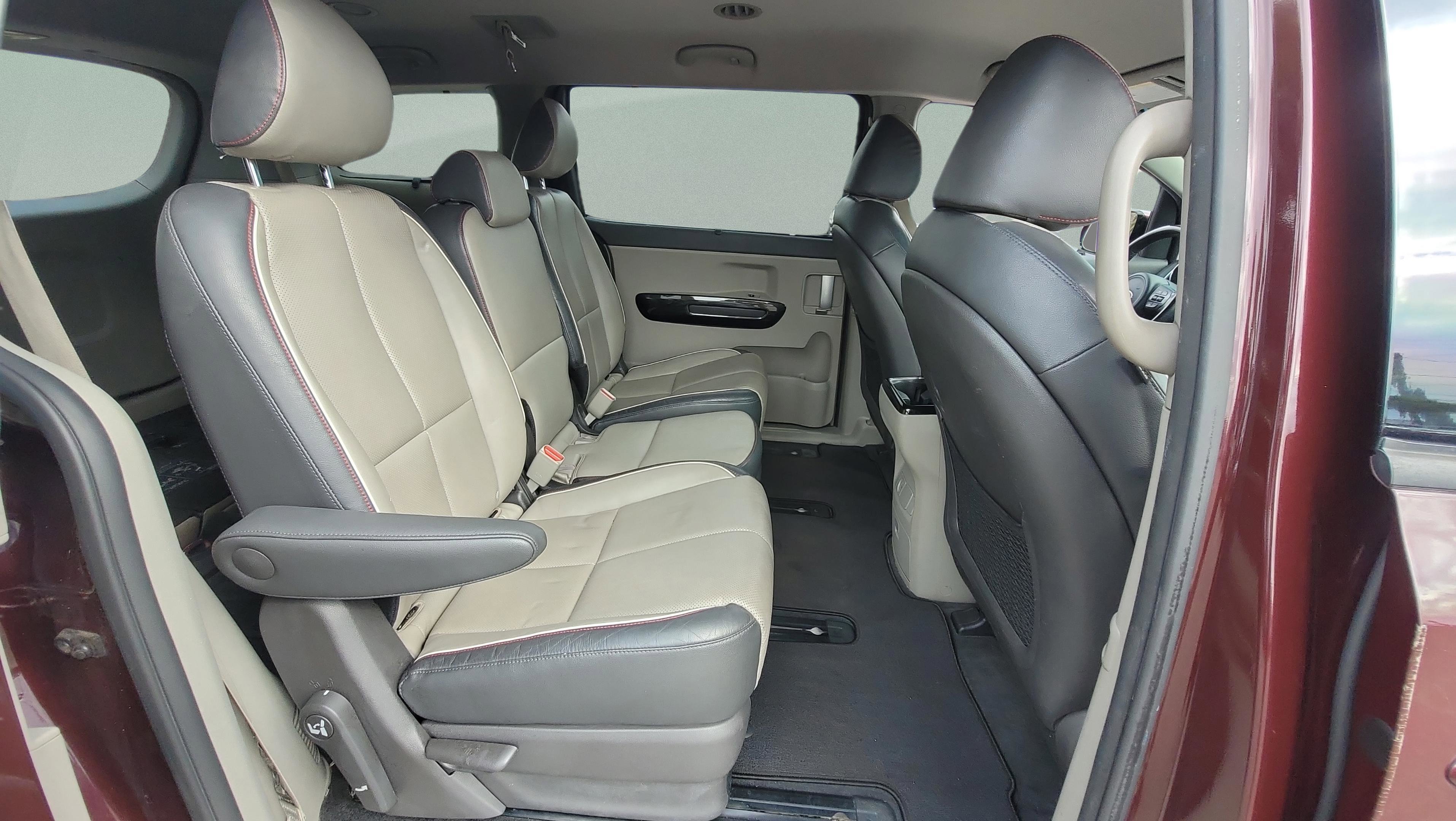 Used 2017 Kia Sedona EX image 12