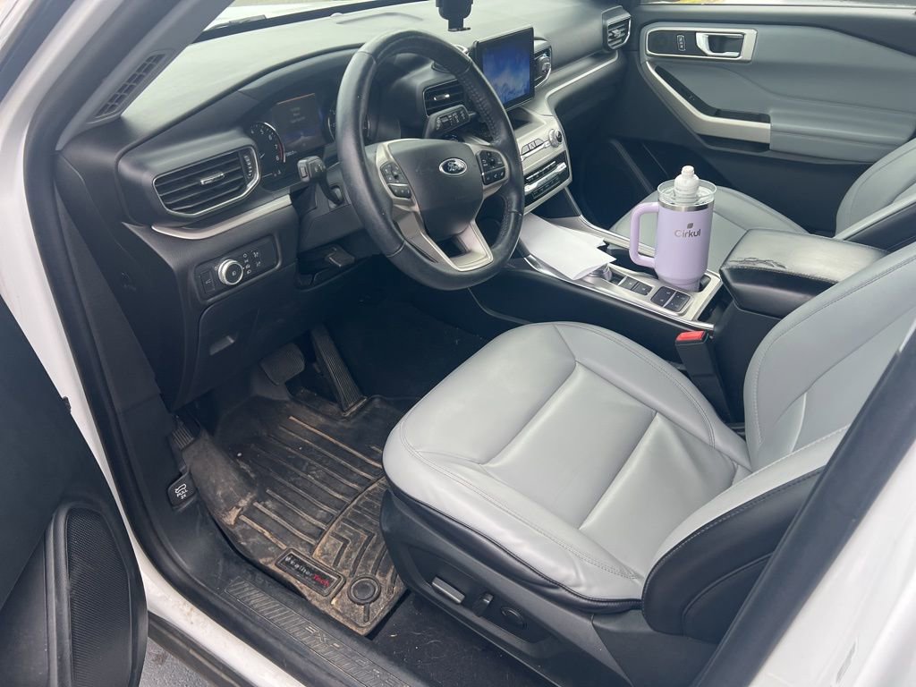 Used 2021 Ford Explorer XLT w/ Equipment Group 202A image 7