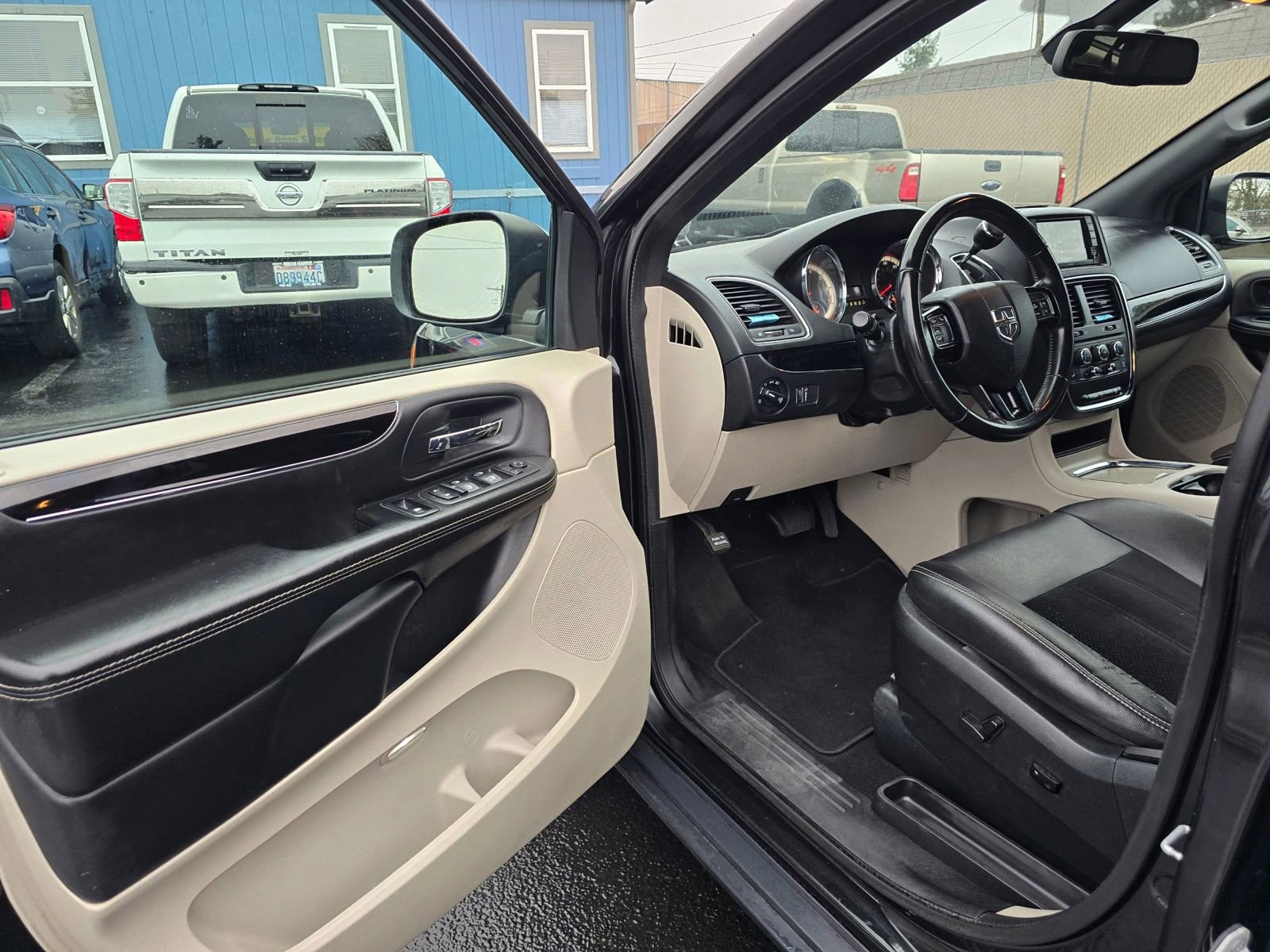 Used 2018 Dodge Grand Caravan SXT FWD image 19