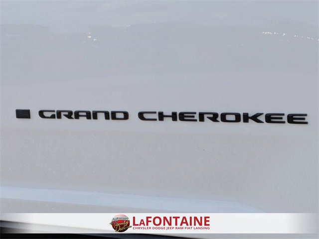 New 2025 Jeep Grand Cherokee Limited w/ Black Appearance Package image 10