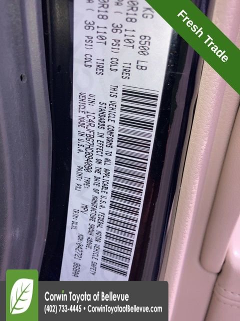 Used 2017 Jeep Grand Cherokee Limited w/ Luxury Group II image 12