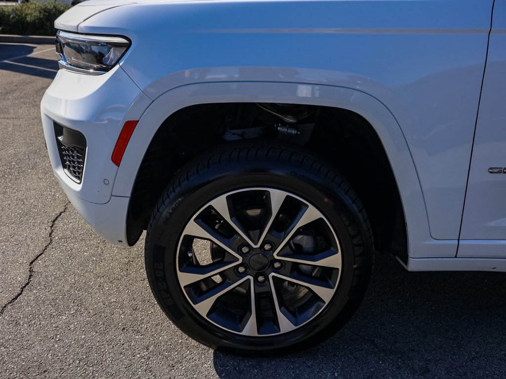 Used 2022 Jeep Grand Cherokee Overland w/ Luxury Tech Group IV image 11