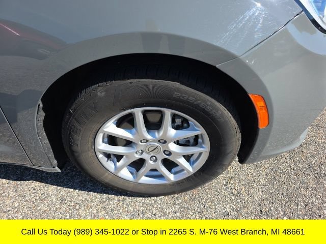 Used 2023 Chrysler Pacifica Touring-L FWD image 8