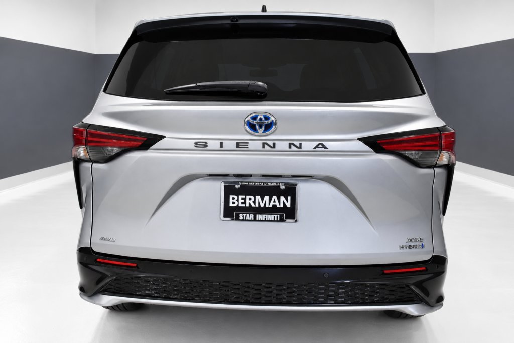 Used 2021 Toyota Sienna XSE AWD/4WD image 9