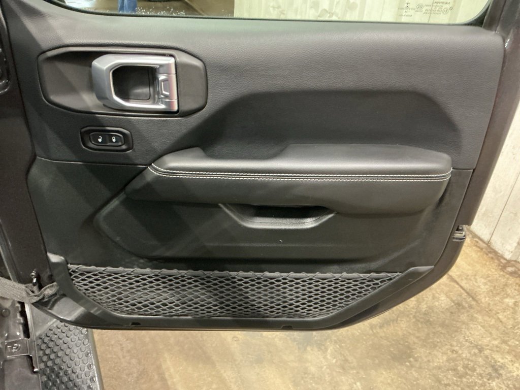 Used 2018 Jeep Wrangler Unlimited Sahara w/ Dual Top Group image 27