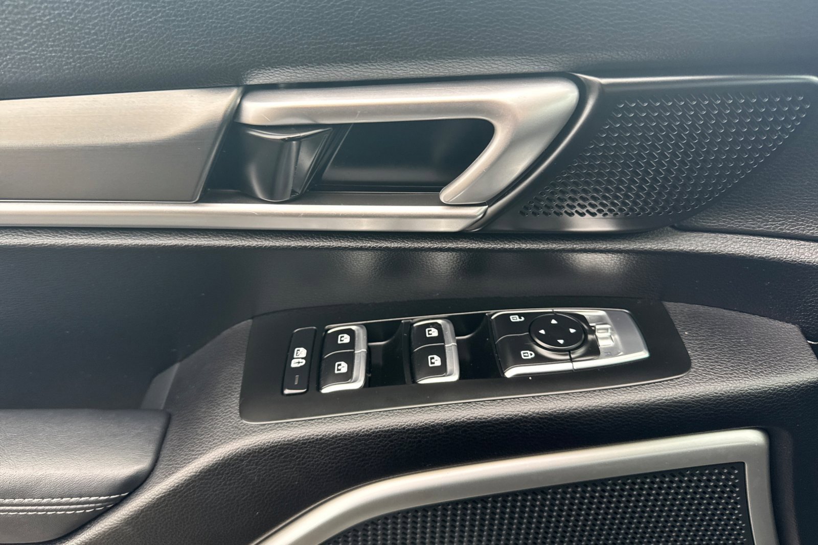 Used 2022 Kia Telluride LX image 10