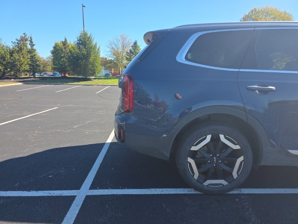 Used 2023 Kia Telluride S image 9