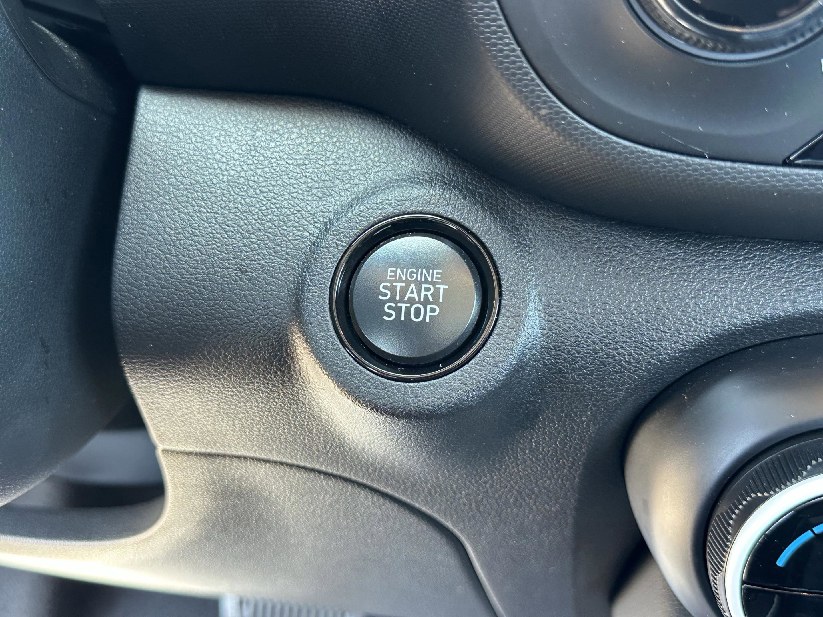 Certified 2024 Hyundai Venue Limited FWD image 28