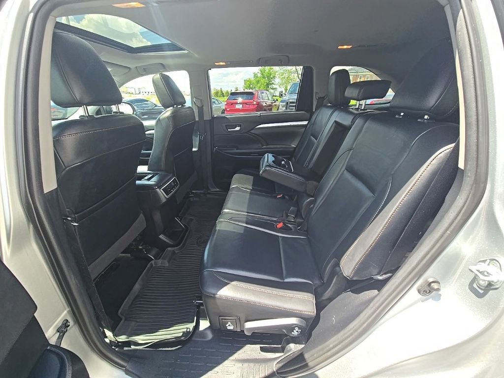 Used 2019 Toyota Highlander XLE AWD/4WD image 26
