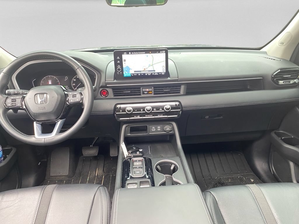 Used 2025 Honda Pilot Touring image 15
