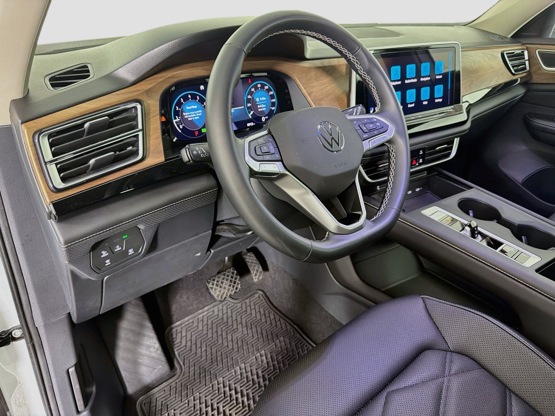 Certified 2026 Volkswagen Atlas SE FWD image 9