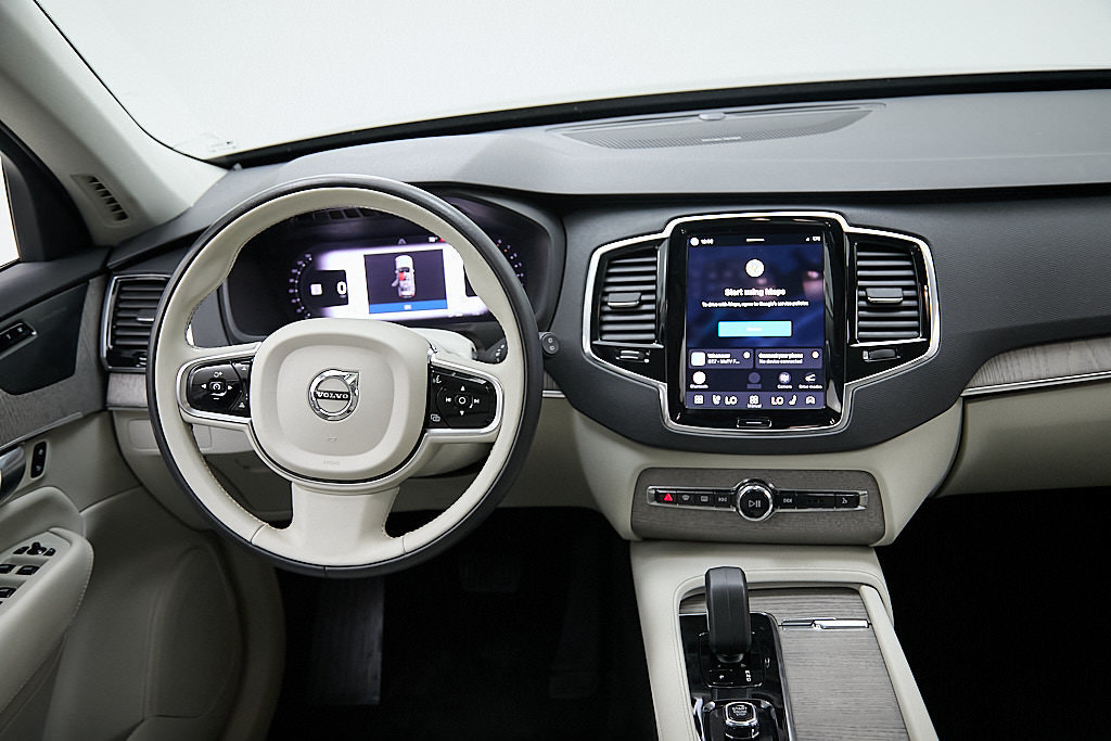 Certified 2023 Volvo XC90 B6 Plus w/ Protection Package AWD/4WD image 26