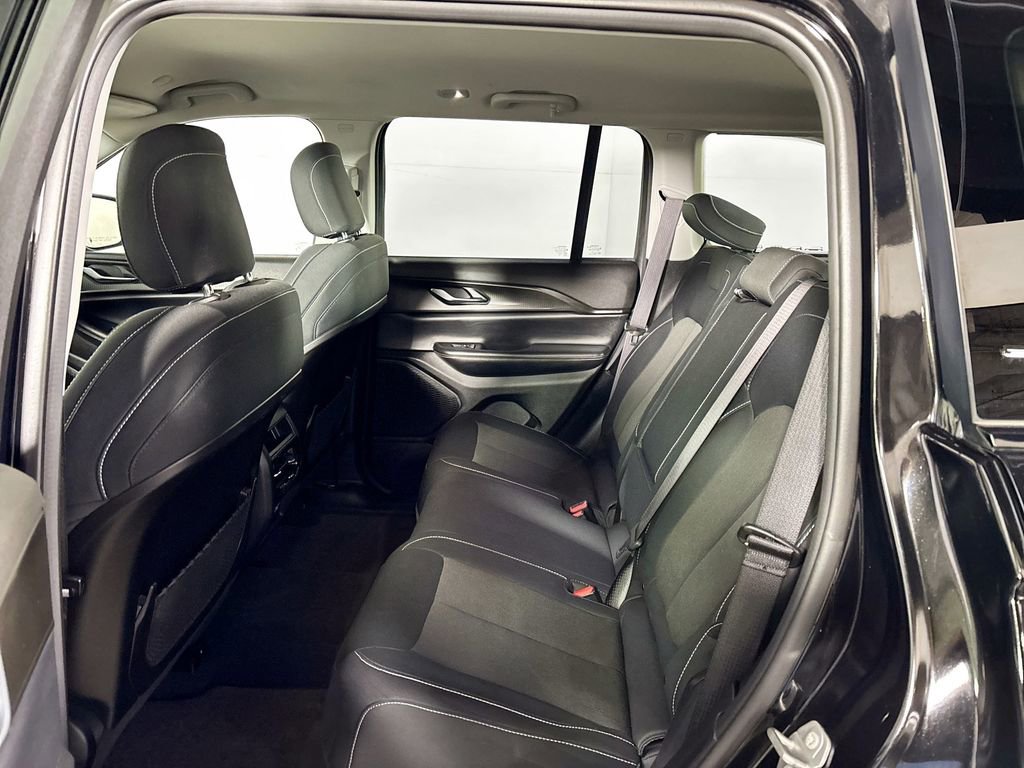 Used 2023 Jeep Grand Cherokee Laredo w/ Luxury Tech Group I image 19