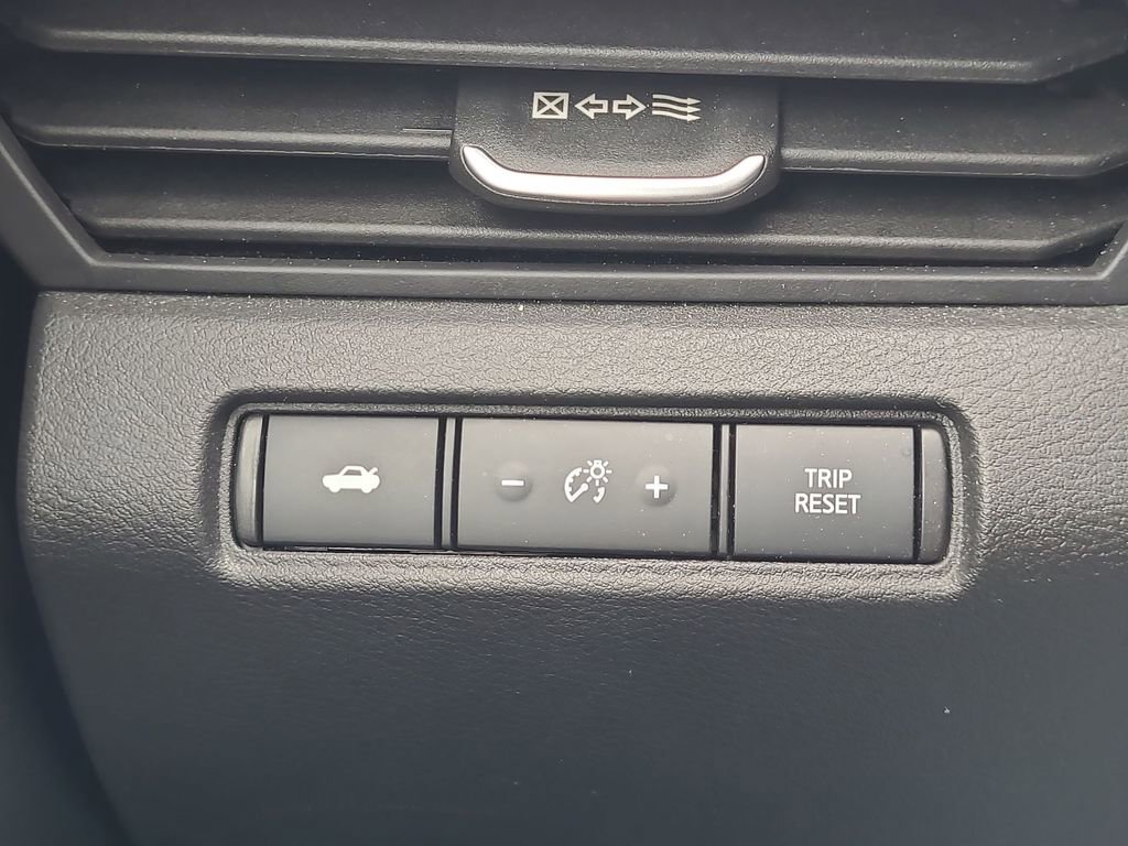 Used 2025 Nissan Altima 2.5 SV FWD image 18