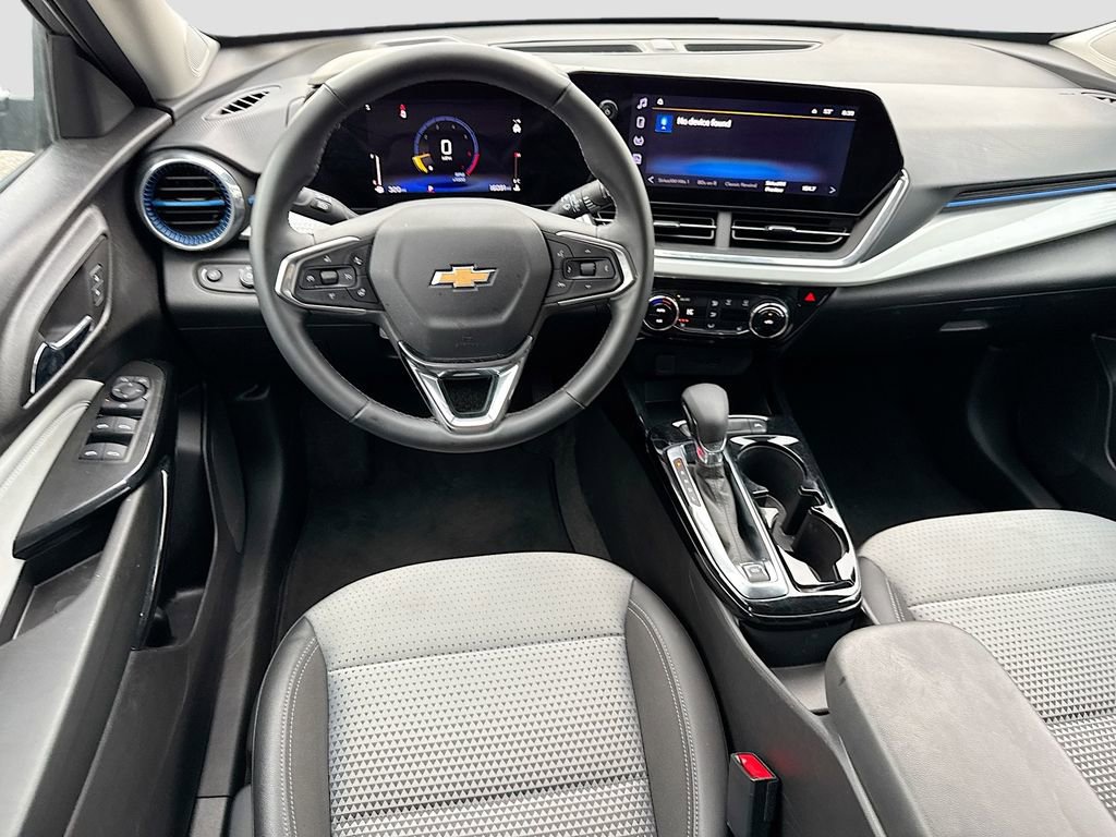 Used 2025 Chevrolet Trax LT w/ LT Convenience Package image 21