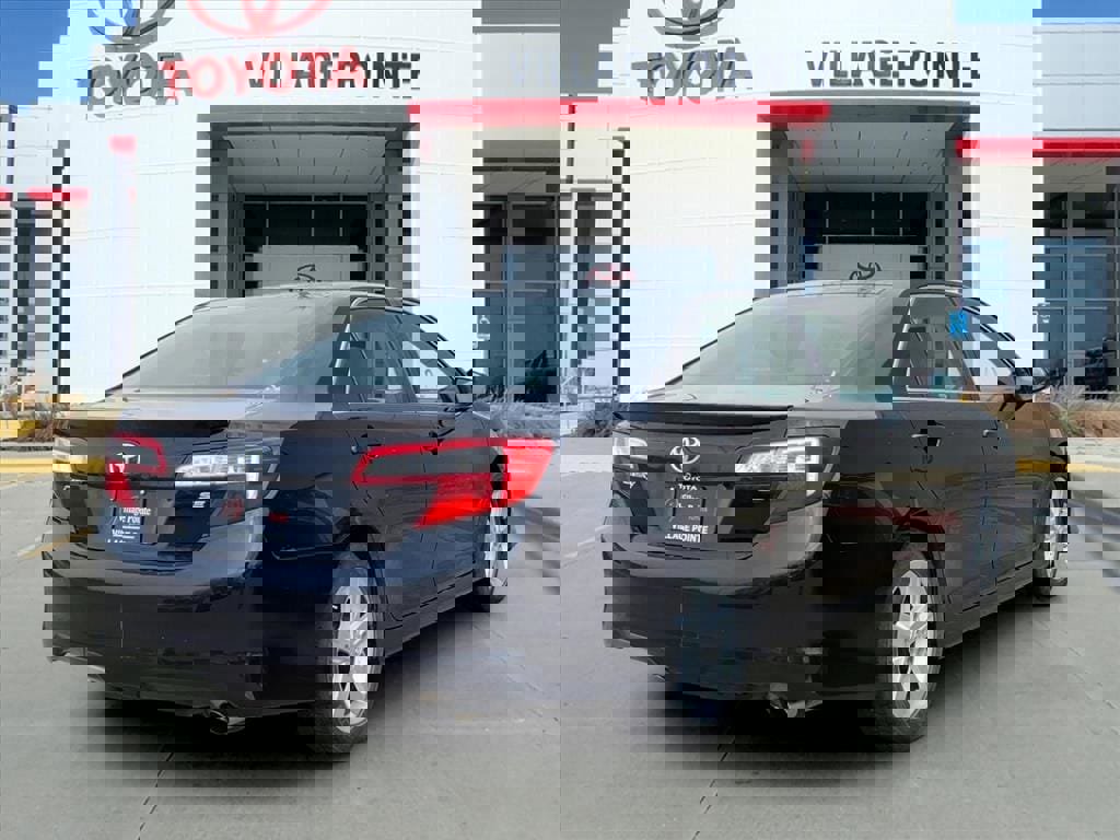 Used 2014 Toyota Camry SE image 4