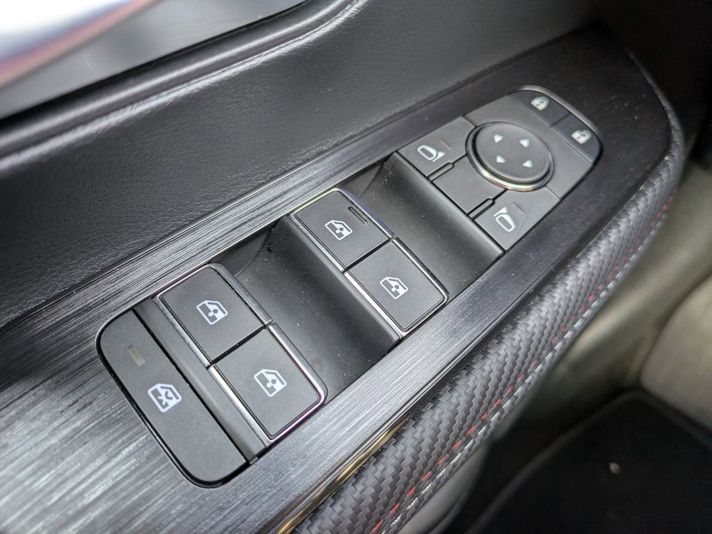 Certified 2025 Nissan Kicks SR FWD image 23