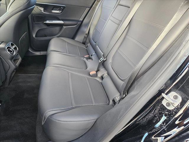 Used 2025 Mercedes-Benz GLC 300 image 16