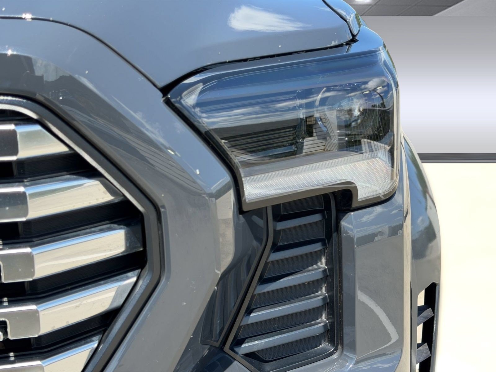 Used 2024 Toyota Tacoma Limited AWD/4WD image 11