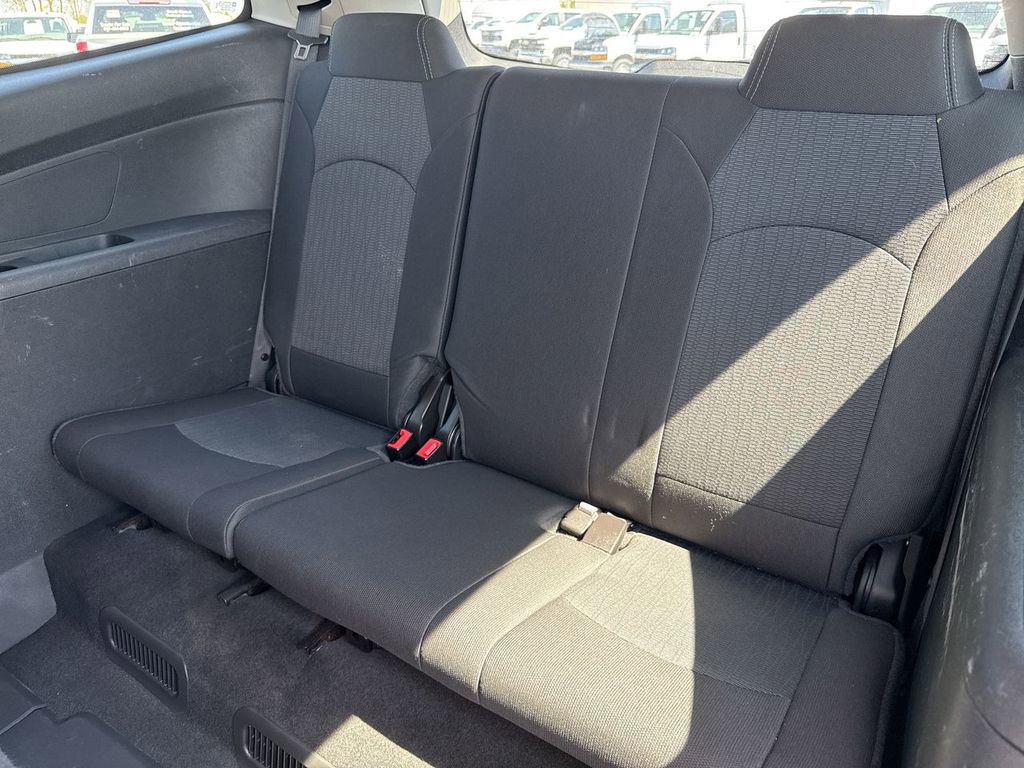 Used 2017 Chevrolet Traverse LT w/ Style and Technology Package FWD image 23