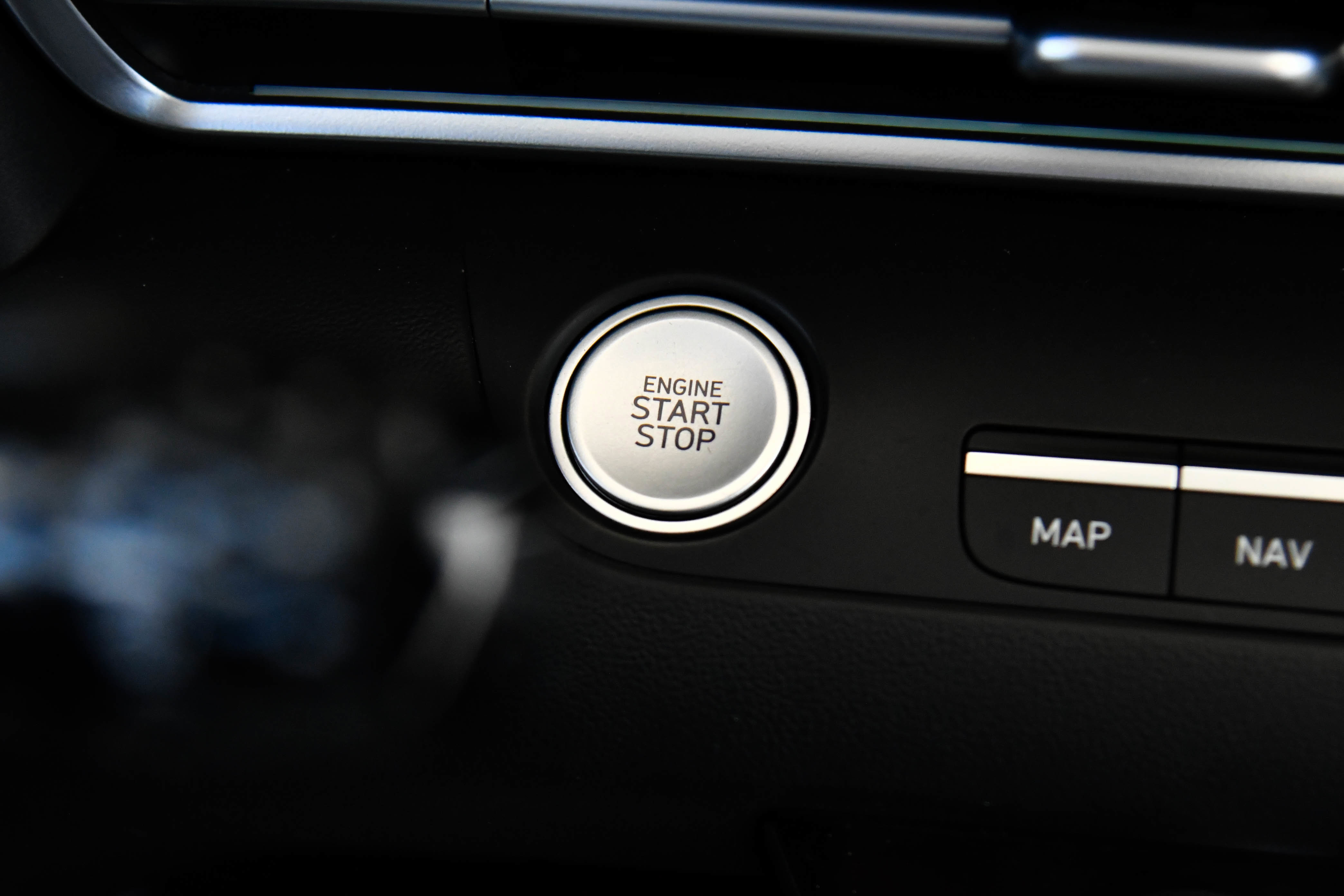 Used 2025 Hyundai Elantra Limited image 32