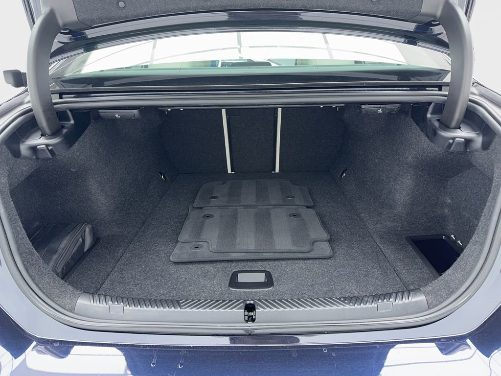 Used 2025 BMW i5 eDrive40i w/ Executive Package image 12