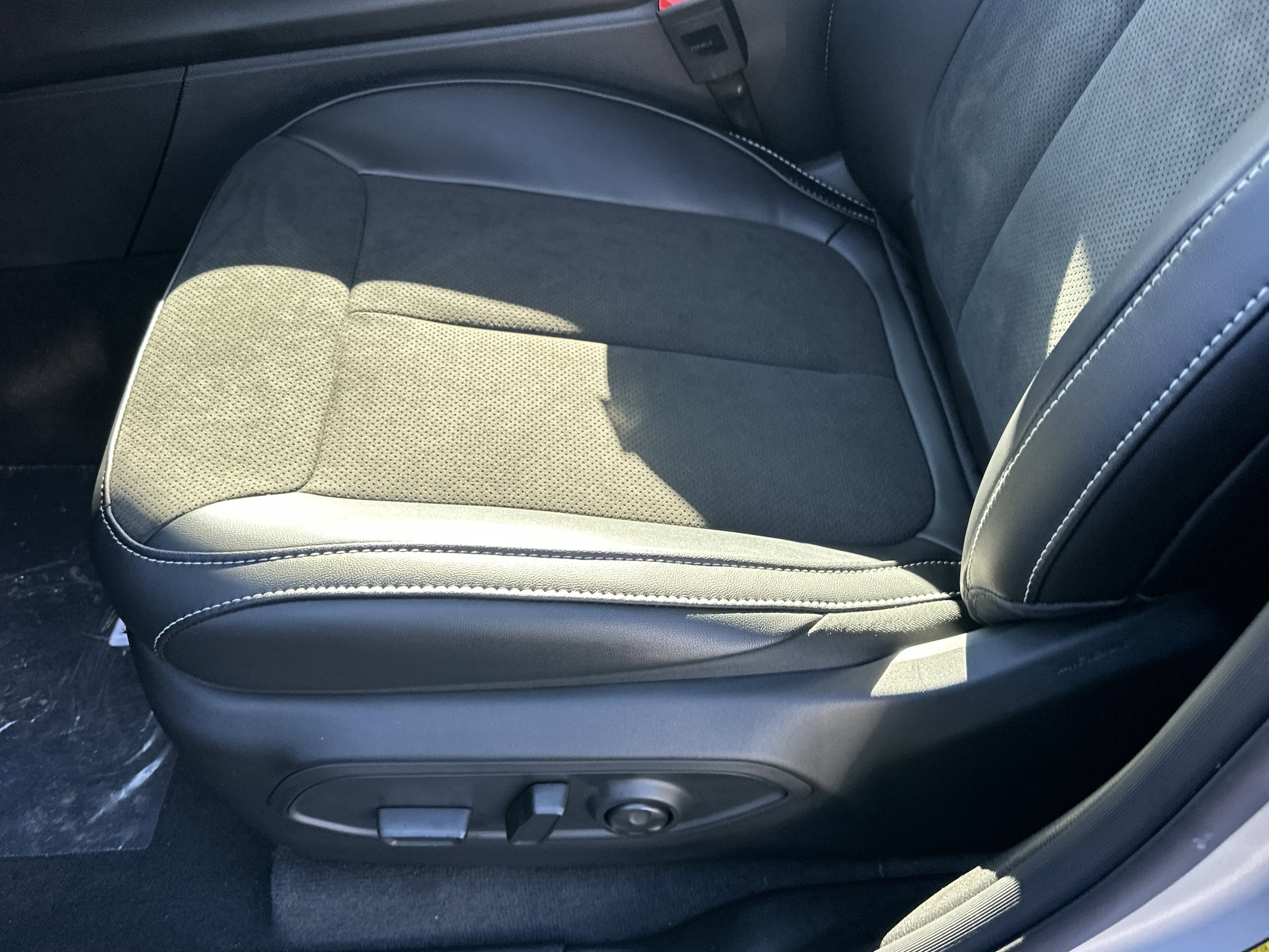 New 2025 Jeep Grand Cherokee Altitude image 27