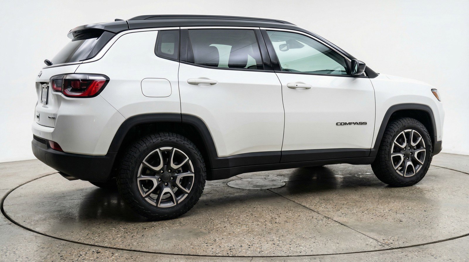 Used 2025 Jeep Compass Trailhawk AWD/4WD image 9