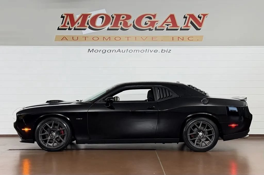 Used 2016 Dodge Challenger R/T RWD image 6