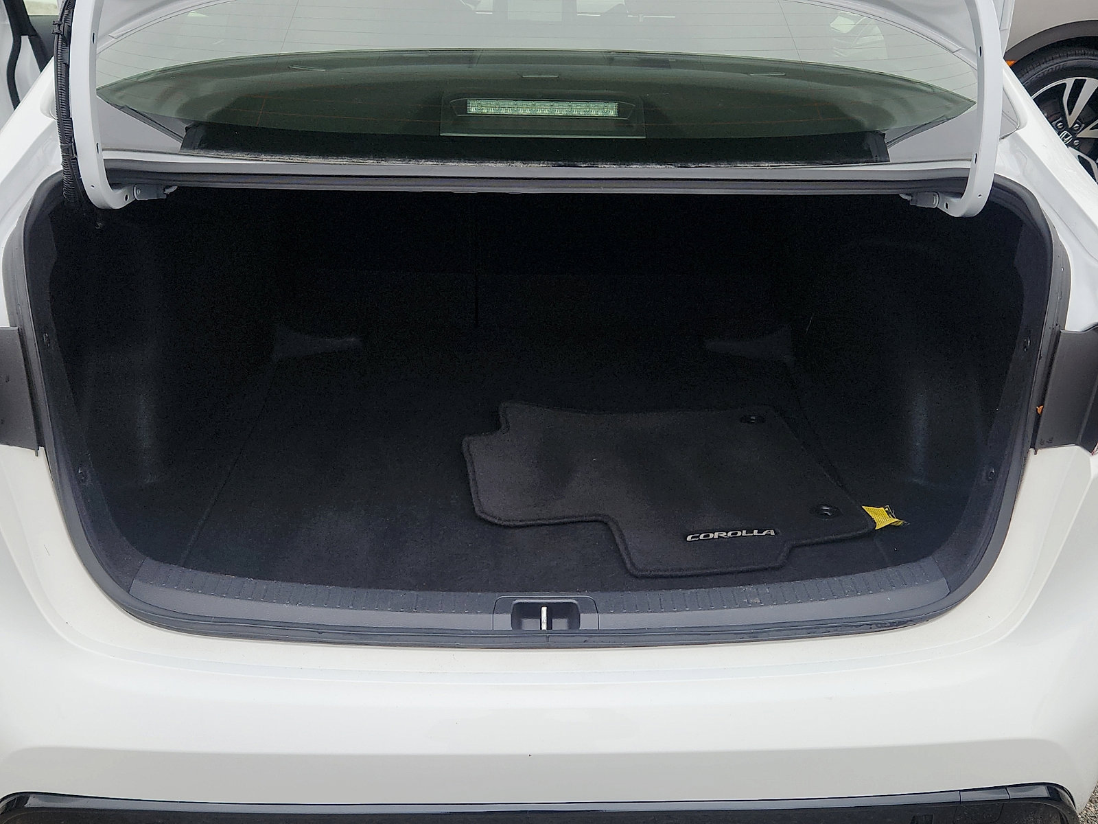 Used 2025 Toyota Corolla SE image 28