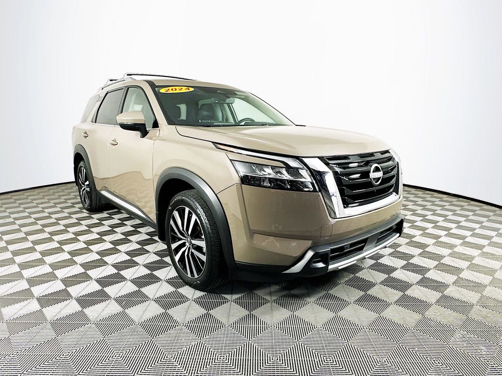 Certified 2024 Nissan Pathfinder Platinum image 3