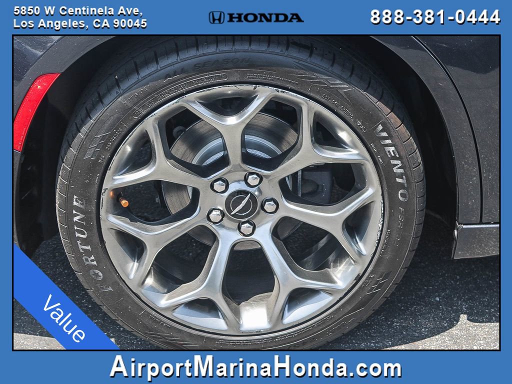 Used 2018 Chrysler 300 S RWD image 17