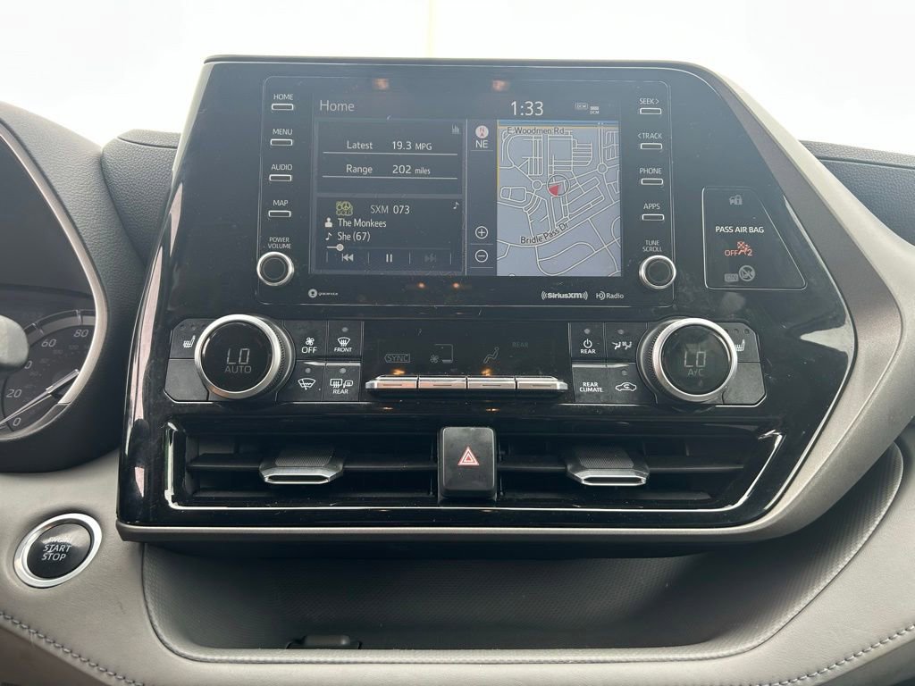 Used 2020 Toyota Highlander XLE AWD/4WD image 17