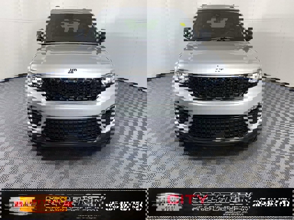 New 2025 Jeep Grand Cherokee Limited w/ Black Appearance Package image 2