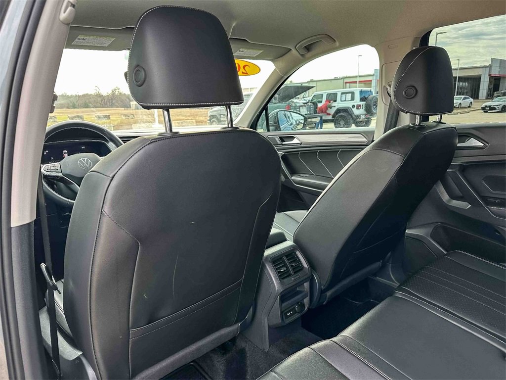 Used 2024 Volkswagen Tiguan SE image 17