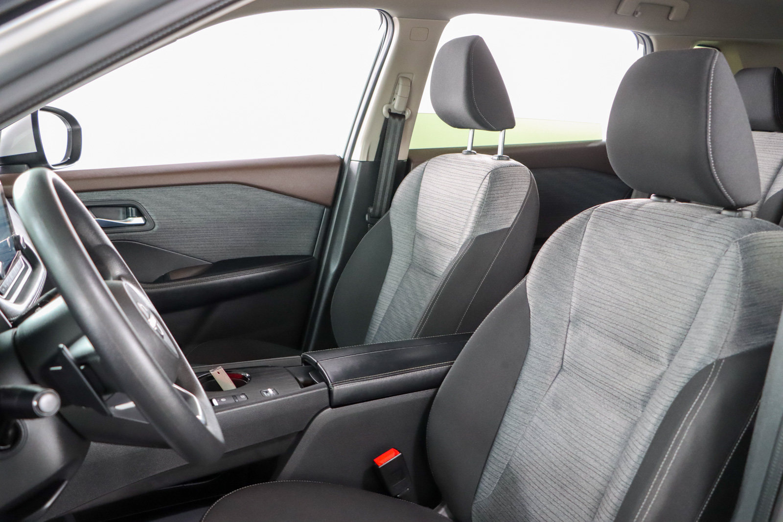 Used 2023 Nissan Rogue SV FWD image 23
