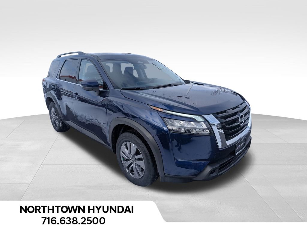 Used 2025 Nissan Pathfinder SV image 1