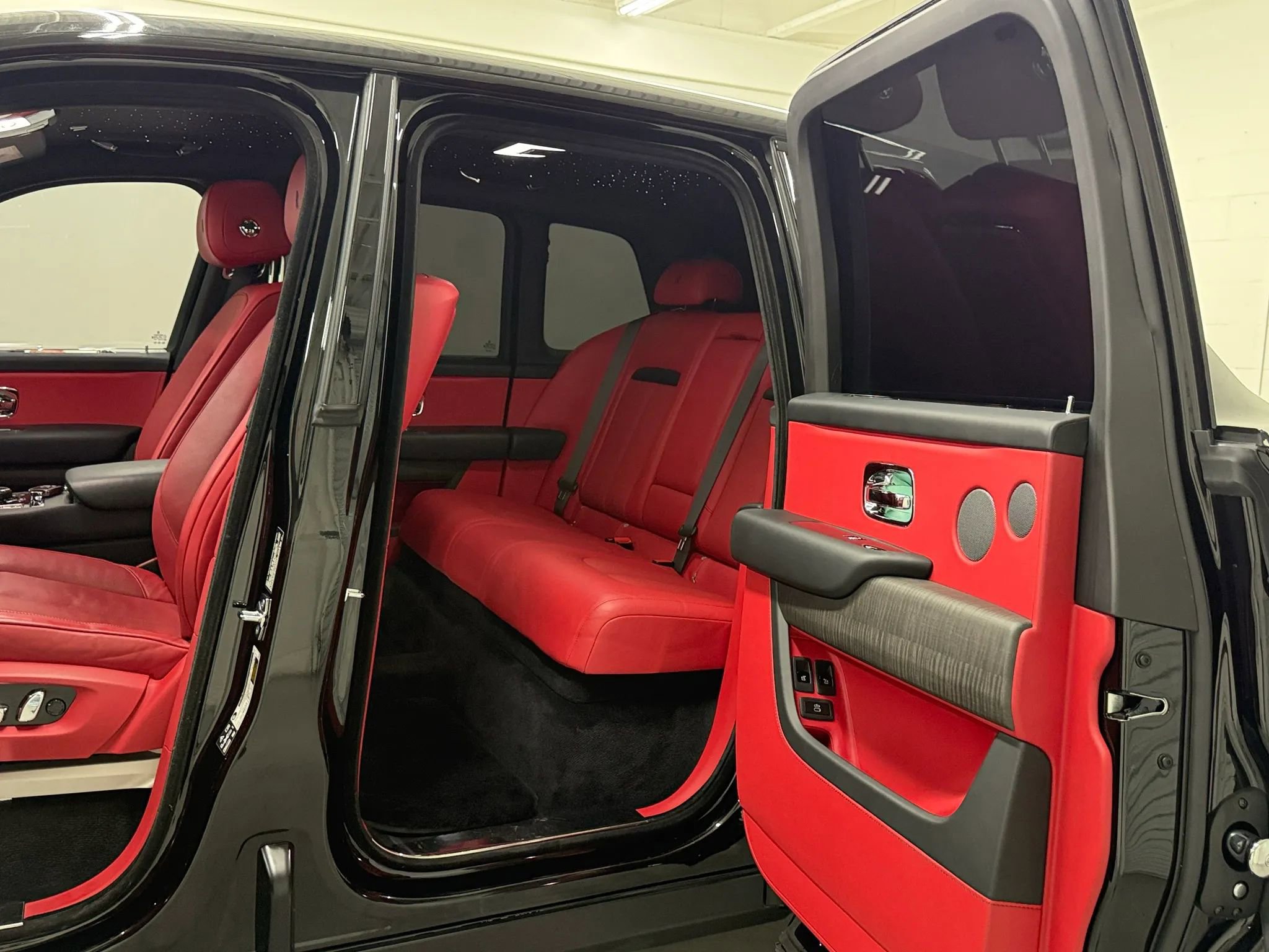 Used 2024 Rolls-Royce Cullinan image 42