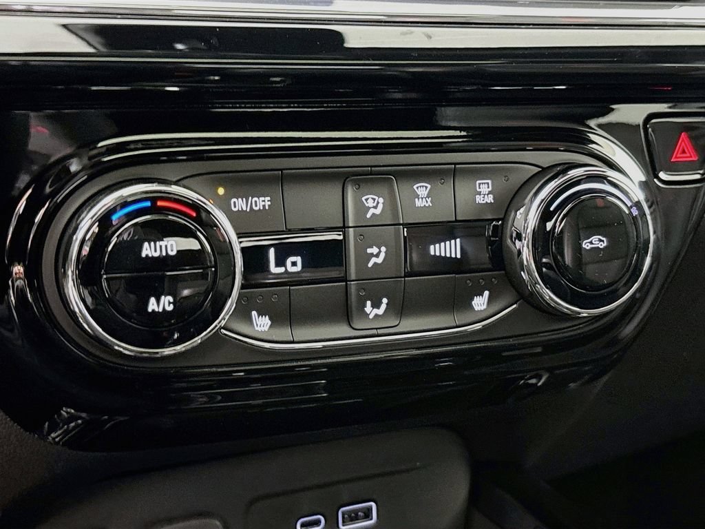 New 2026 Chevrolet Trax RS w/ Sunroof Package FWD image 16