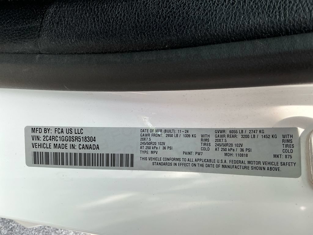 Used 2025 Chrysler Pacifica Limited FWD image 30