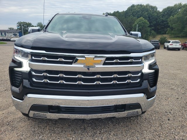Used 2025 Chevrolet Silverado 1500 LTZ AWD/4WD image 3