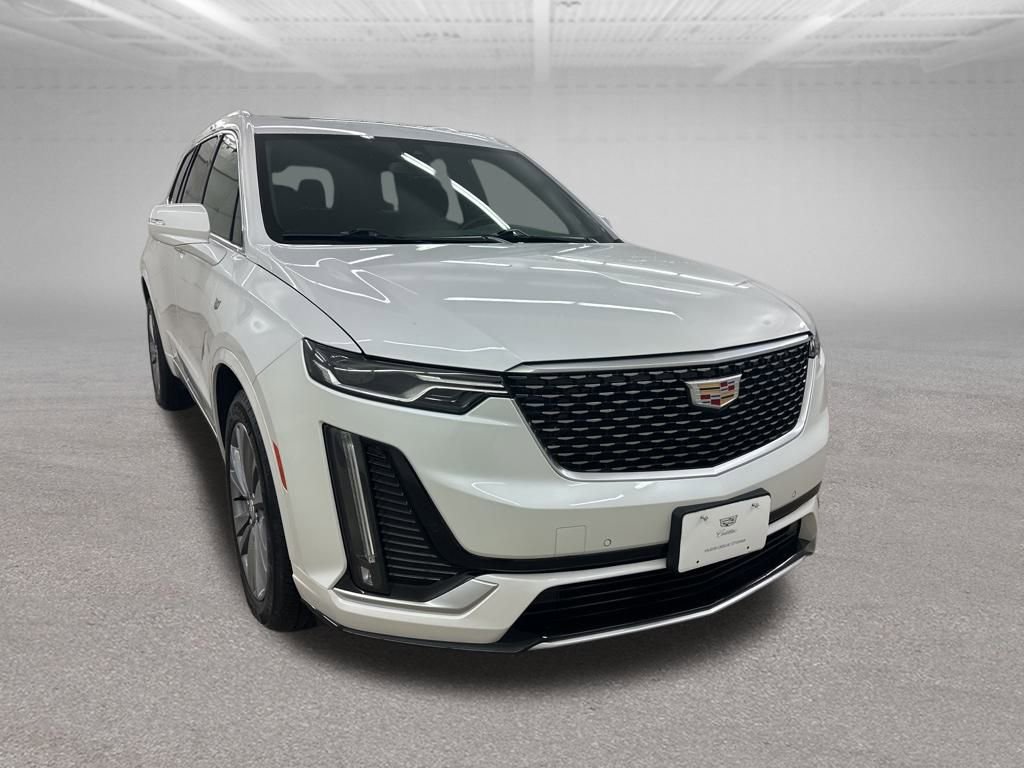 Used 2025 Cadillac XT6 Premium Luxury image 2