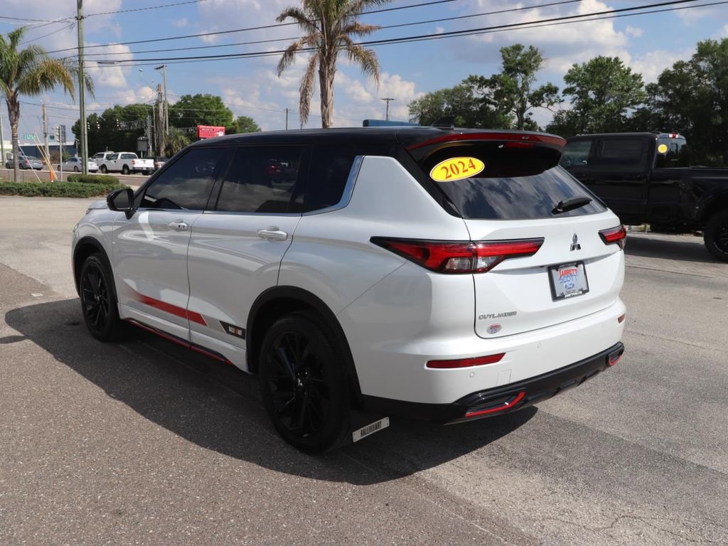 Used 2024 Mitsubishi Outlander SE Black Edition image 8