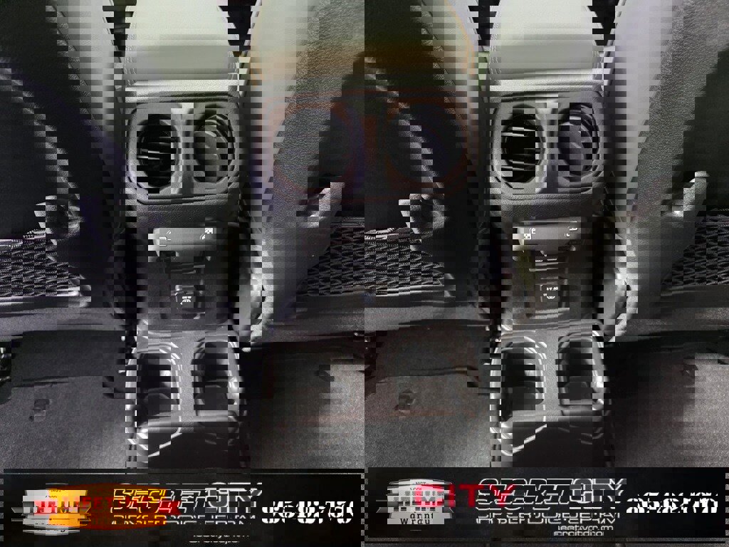 New 2025 Jeep Gladiator Mojave image 29