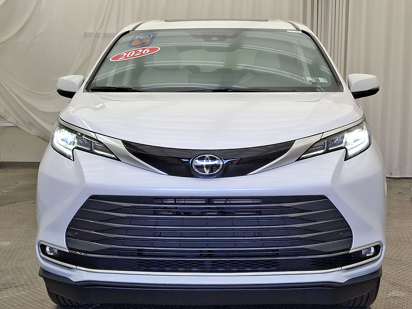 Used 2026 Toyota Sienna Limited FWD image 29