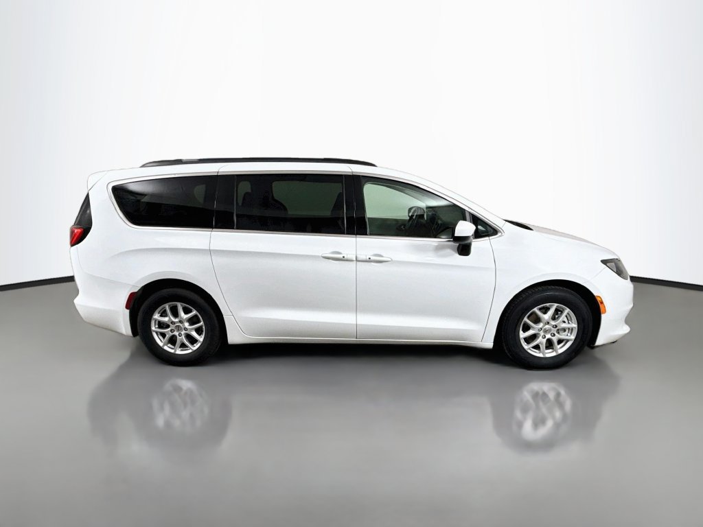 Used 2021 Chrysler Voyager Lxi FWD image 8