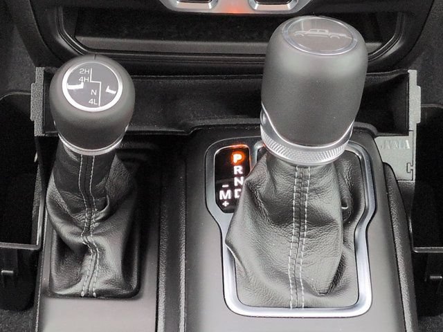 Used 2025 Jeep Gladiator Sport AWD/4WD image 19