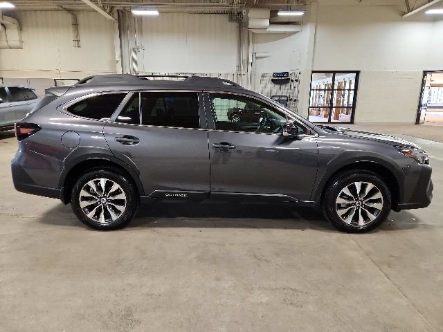 Used 2025 Subaru Outback Limited AWD/4WD image 2