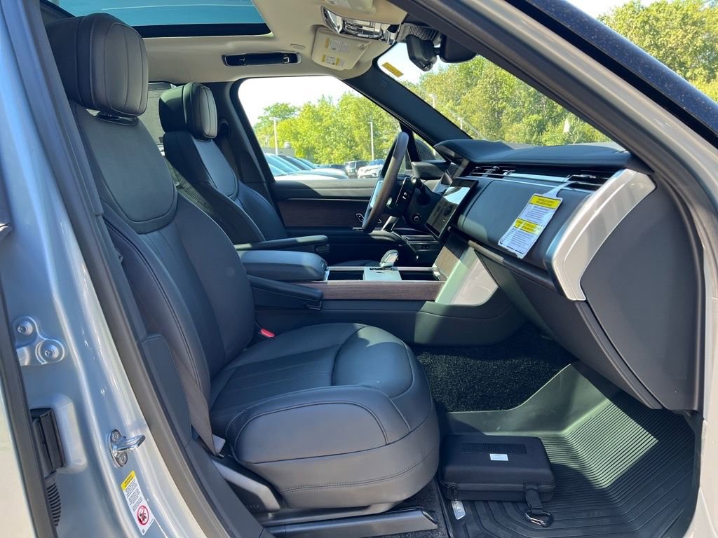 New 2025 Land Rover Range Rover SE image 35